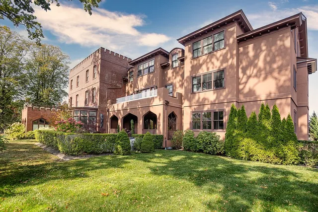 $2,200,000 | 78 Rhode Island Avenue, Unit 6, Newport, RI 02840