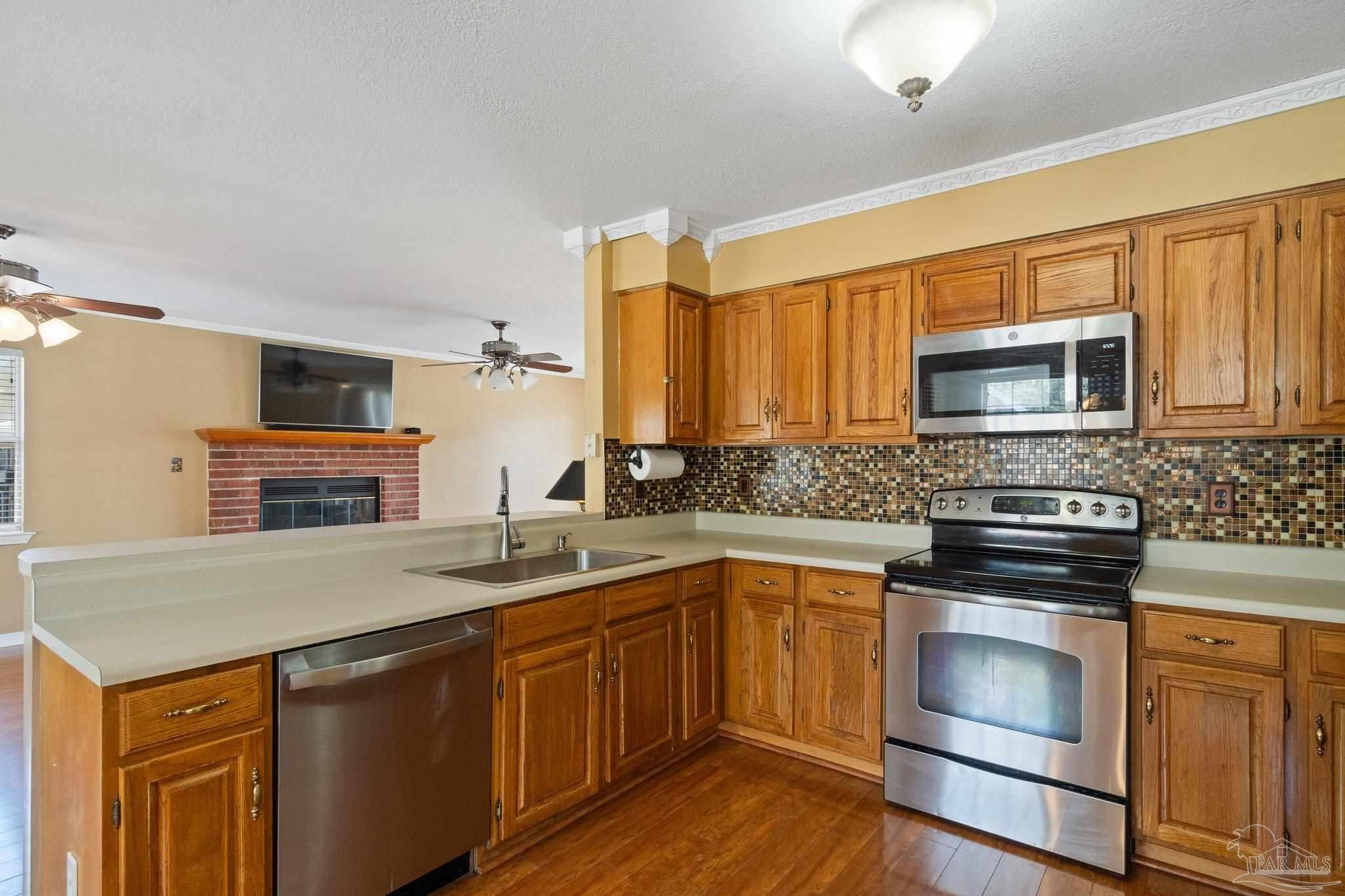 2132 Hollyhill Road Pensacola, FL 32526 - Photo 12 of 48