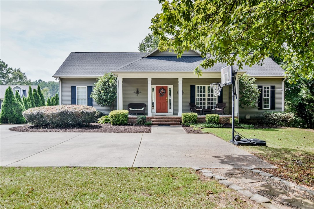 216 Petty Road Seneca, SC 29672 - Photo 2 of 40 Front View