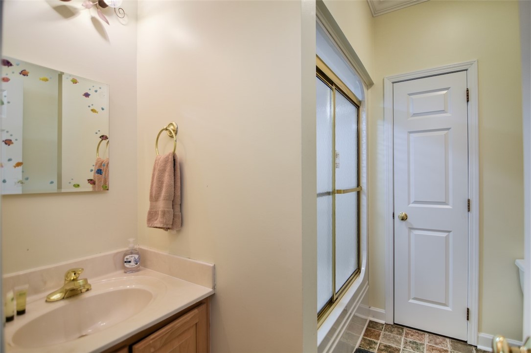 216 Petty Road Seneca, SC 29672 - Photo 35 of 40 Main Level Full-Size Bath