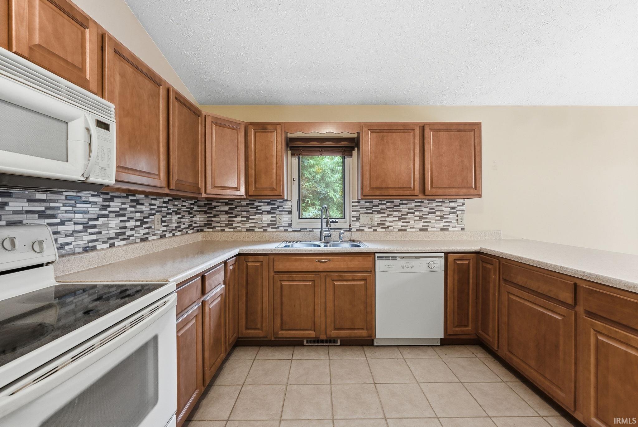 811 Silverwood Road Muncie, IN 47304 - Photo 10 of 29