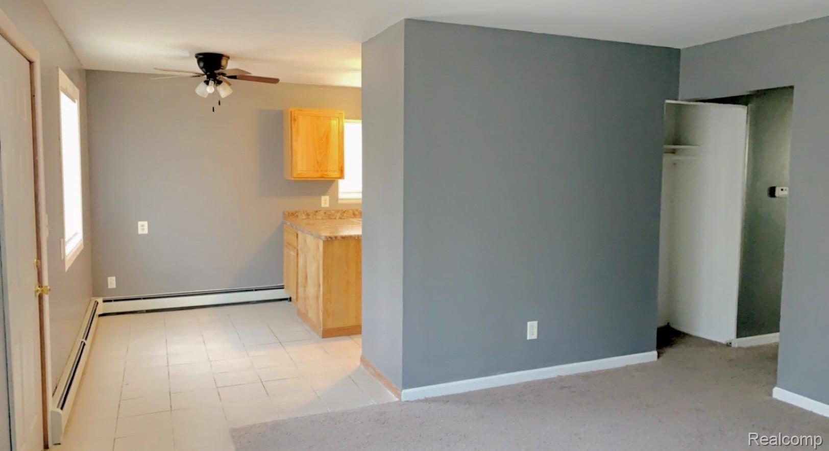 7036 Toepfer Road Warren, MI 48091 - Photo 5 of 11 Toepfer dining_LIving.jpg