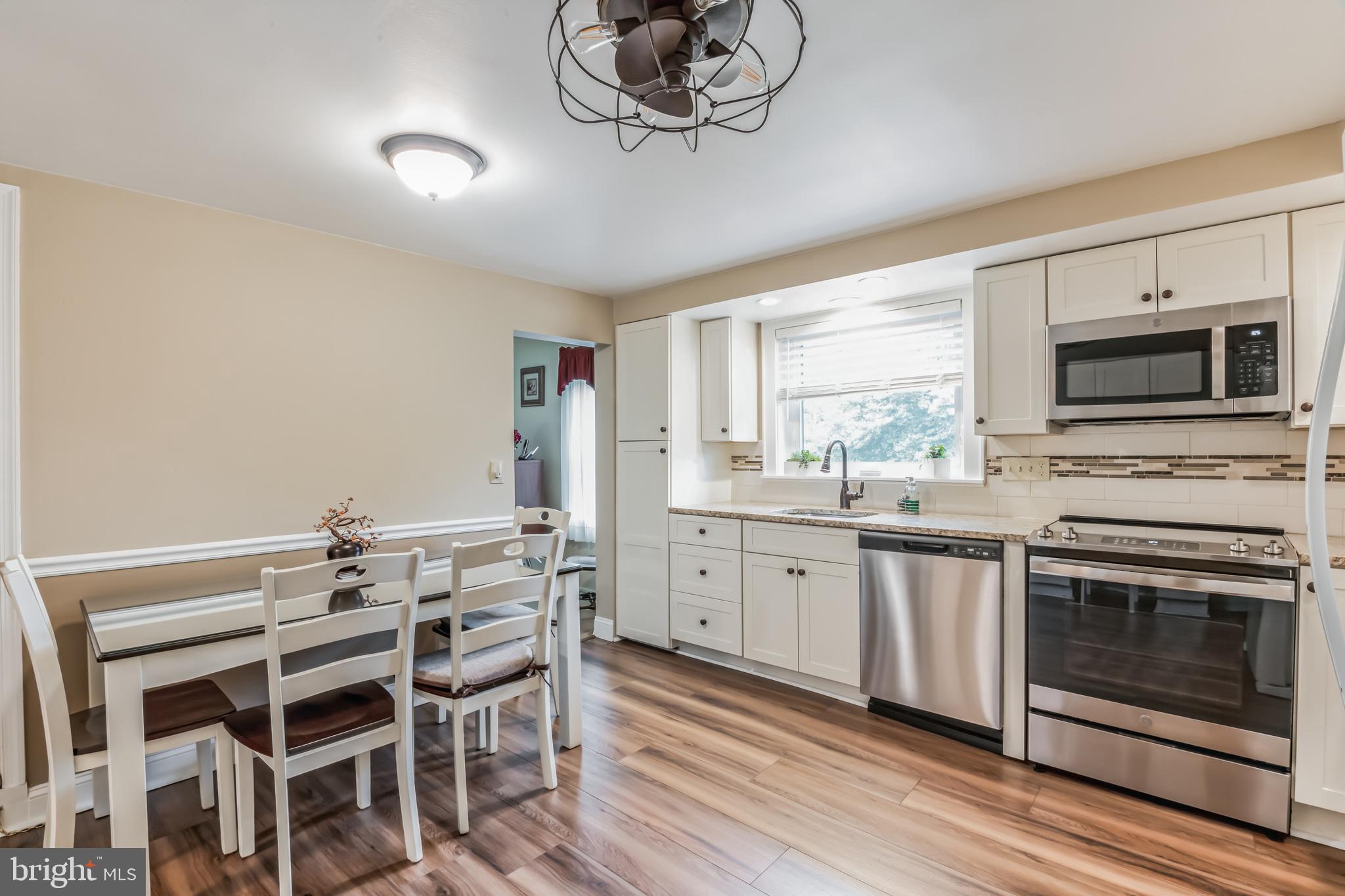 208 Carmel Road Millville, NJ 08332 - Photo 7 of 31 Eat-in Kitchen
