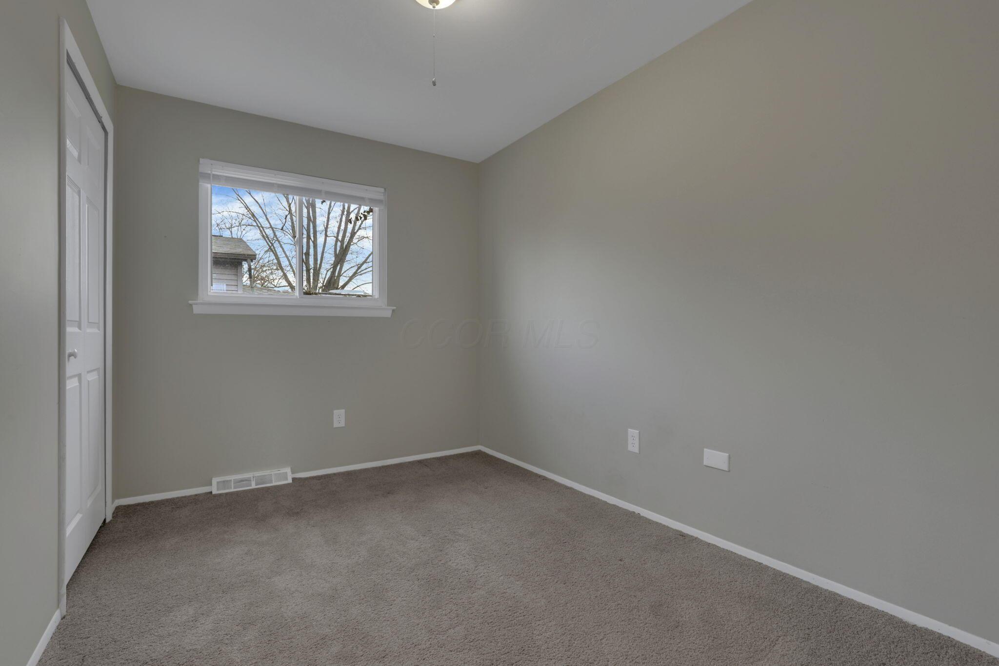 5414 Paladim Road Columbus, OH 43232 - Photo 27 of 51 27-web-or-mls-0N4A5135