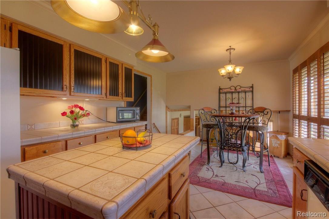 44101 Warren Road Canton, MI 48187 - Photo 13 of 34 14 Kit.jpg