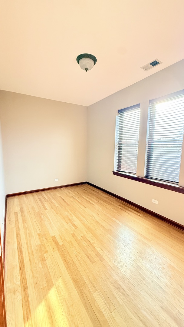 4900 North Drake Avenue, Unit 3 Chicago, IL 60625 - Photo 4 of 11