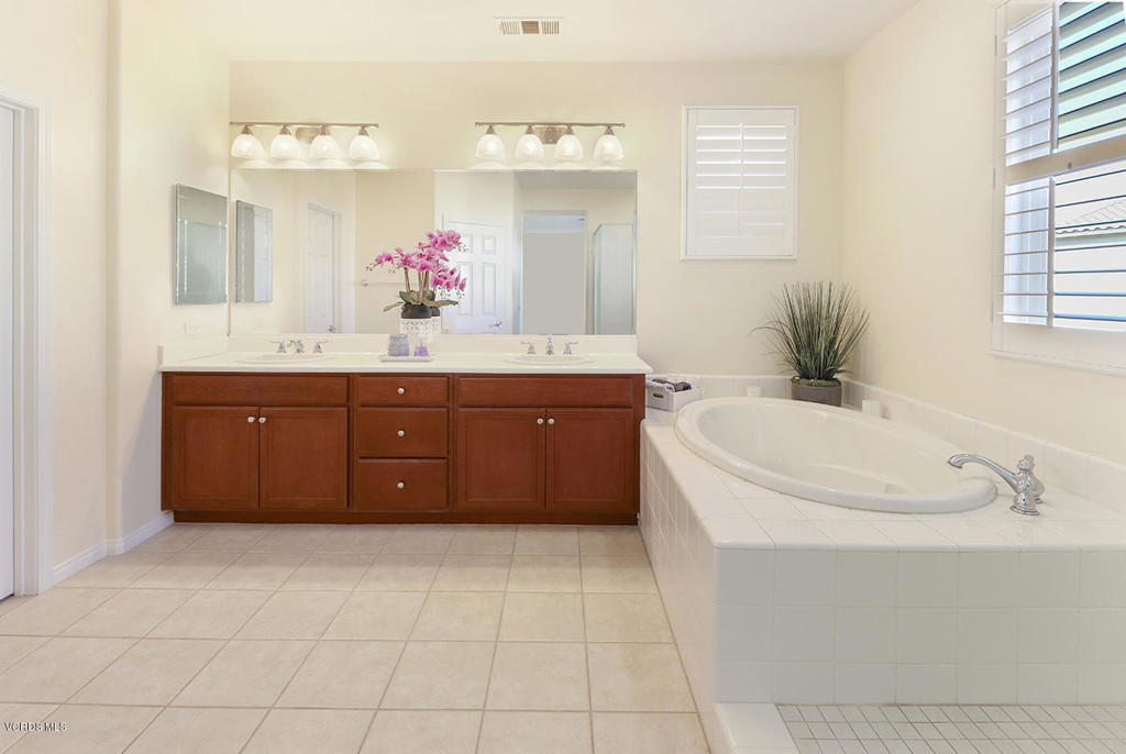 13709 Swift Run Street Moorpark, CA 93021 - Photo 18 of 35