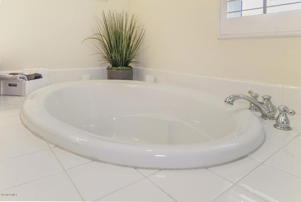 13709 Swift Run Street Moorpark, CA 93021 - Photo 19 of 35