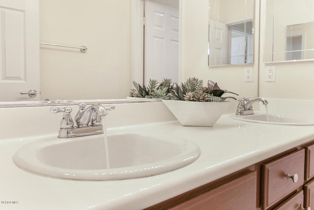 13709 Swift Run Street Moorpark, CA 93021 - Photo 23 of 35