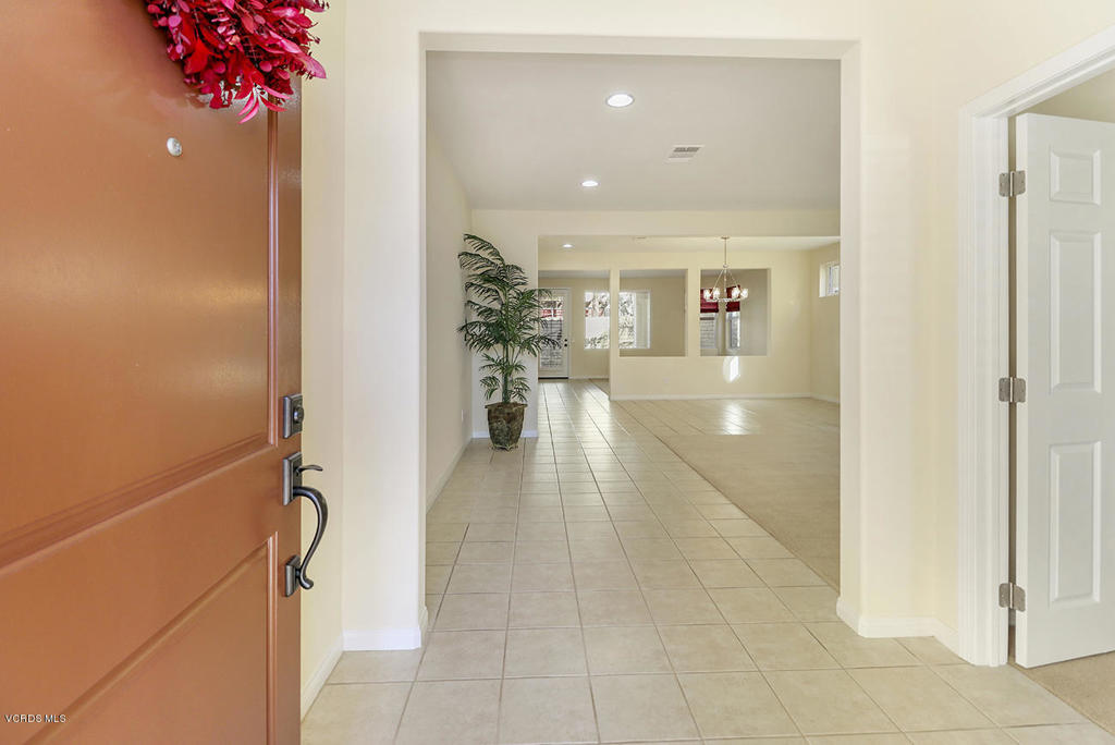 13709 Swift Run Street Moorpark, CA 93021 - Photo 7 of 35