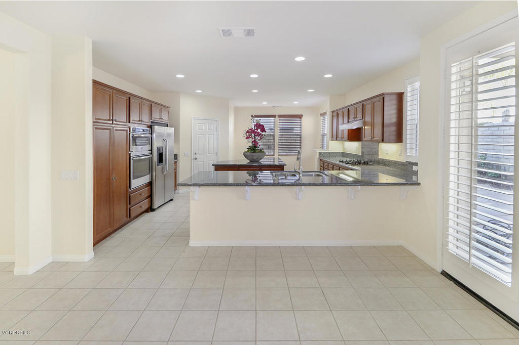 13709 Swift Run Street Moorpark, CA 93021 - Photo 9 of 35