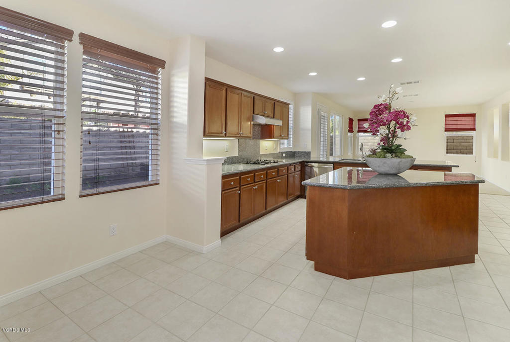 13709 Swift Run Street Moorpark, CA 93021 - Photo 10 of 35