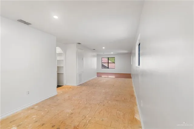 a view of an empty room and window