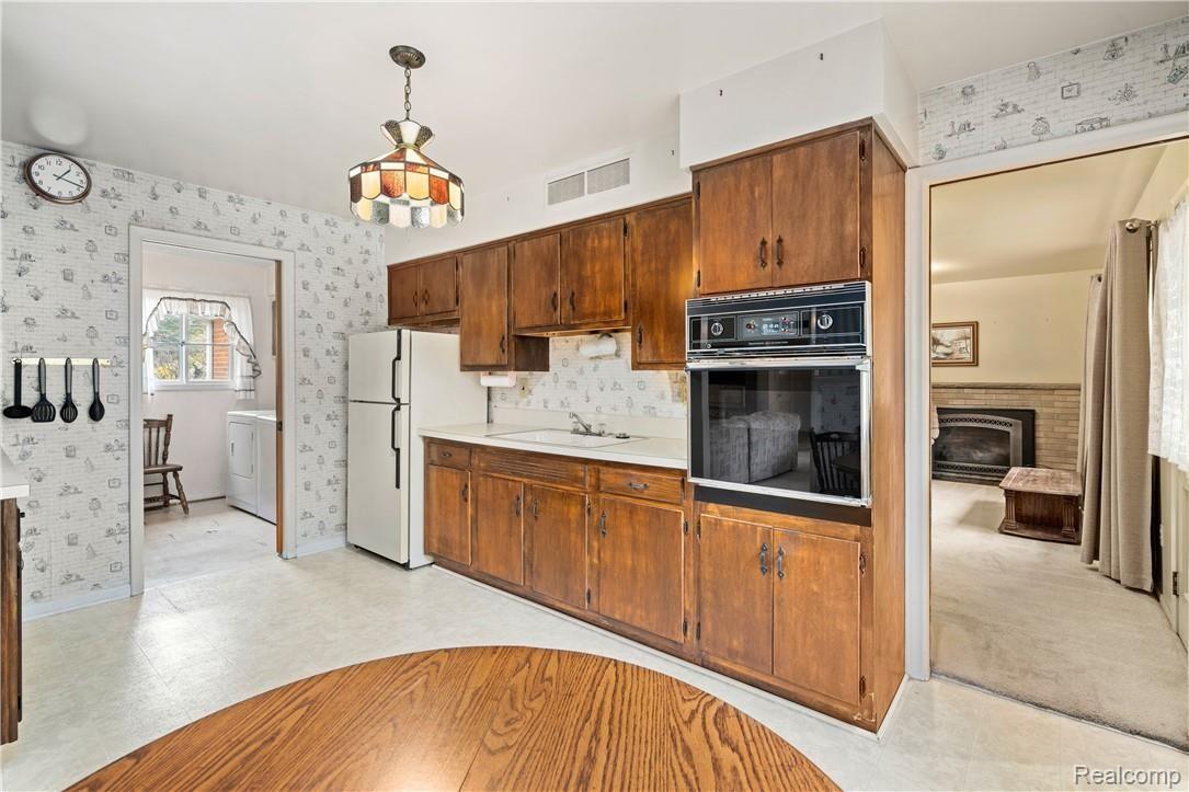 185 Wimpole Drive Rochester, MI 48309 - Photo 12 of 24 Wimpole-12.jpg