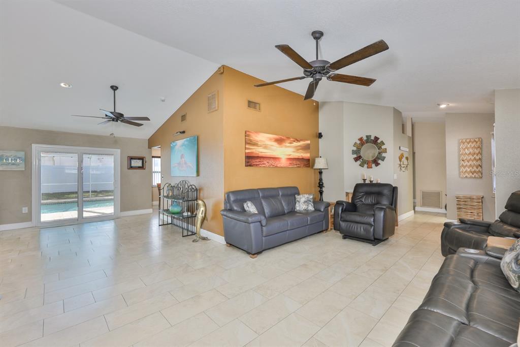 9275 133rd Street Seminole, FL 33776 - Photo 5 of 58