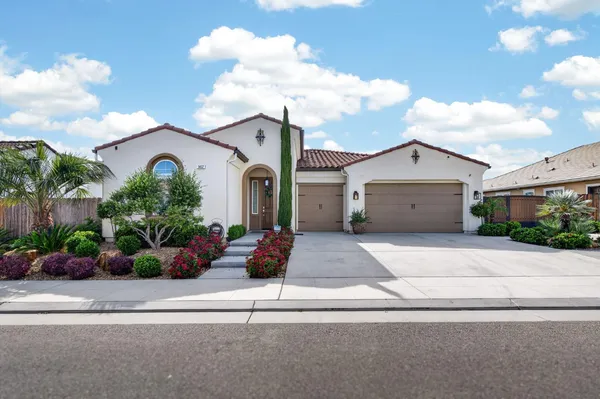 $920,000 | 1462 North Twinberry Avenue, Clovis, CA 93619