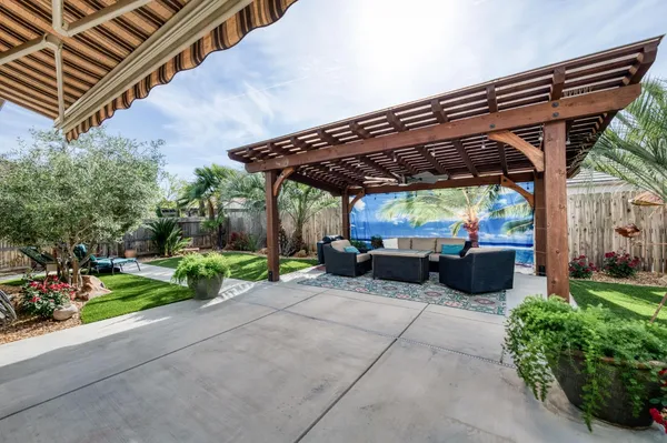 $920,000 | 1462 North Twinberry Avenue, Clovis, CA 93619