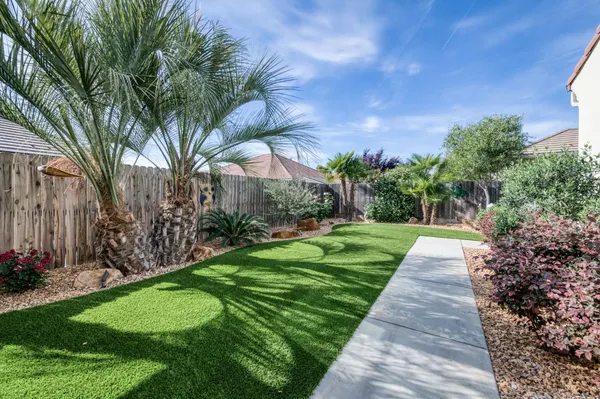 $920,000 | 1462 North Twinberry Avenue, Clovis, CA 93619
