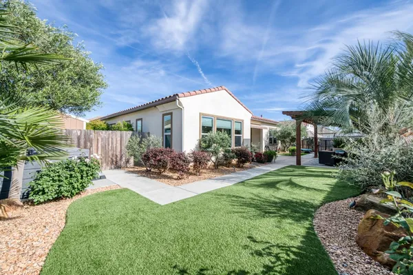 $920,000 | 1462 North Twinberry Avenue, Clovis, CA 93619