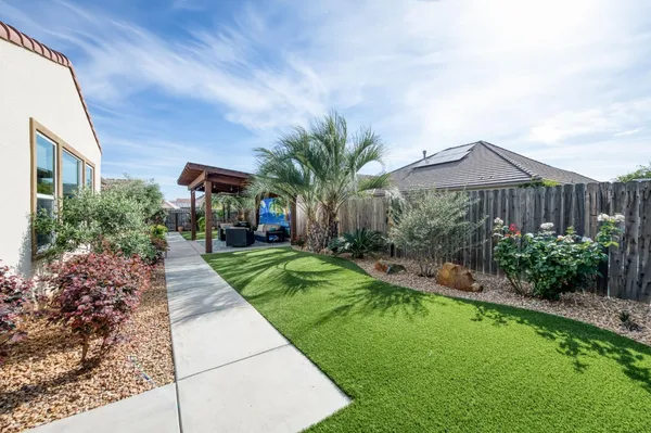 $920,000 | 1462 North Twinberry Avenue, Clovis, CA 93619