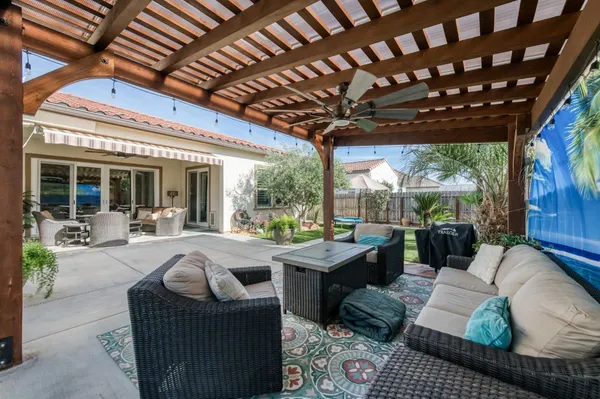$920,000 | 1462 North Twinberry Avenue, Clovis, CA 93619