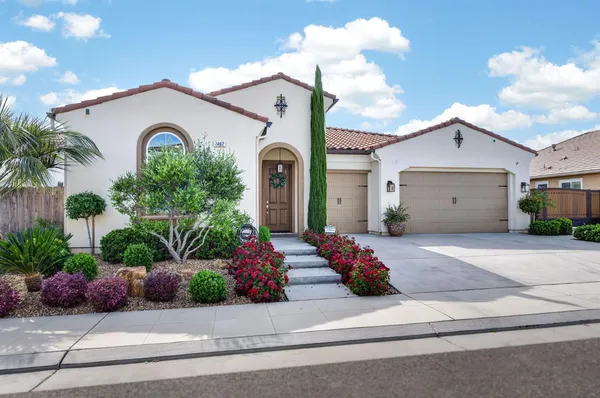 $920,000 | 1462 North Twinberry Avenue, Clovis, CA 93619