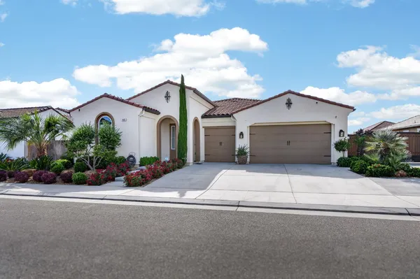 $920,000 | 1462 North Twinberry Avenue, Clovis, CA 93619
