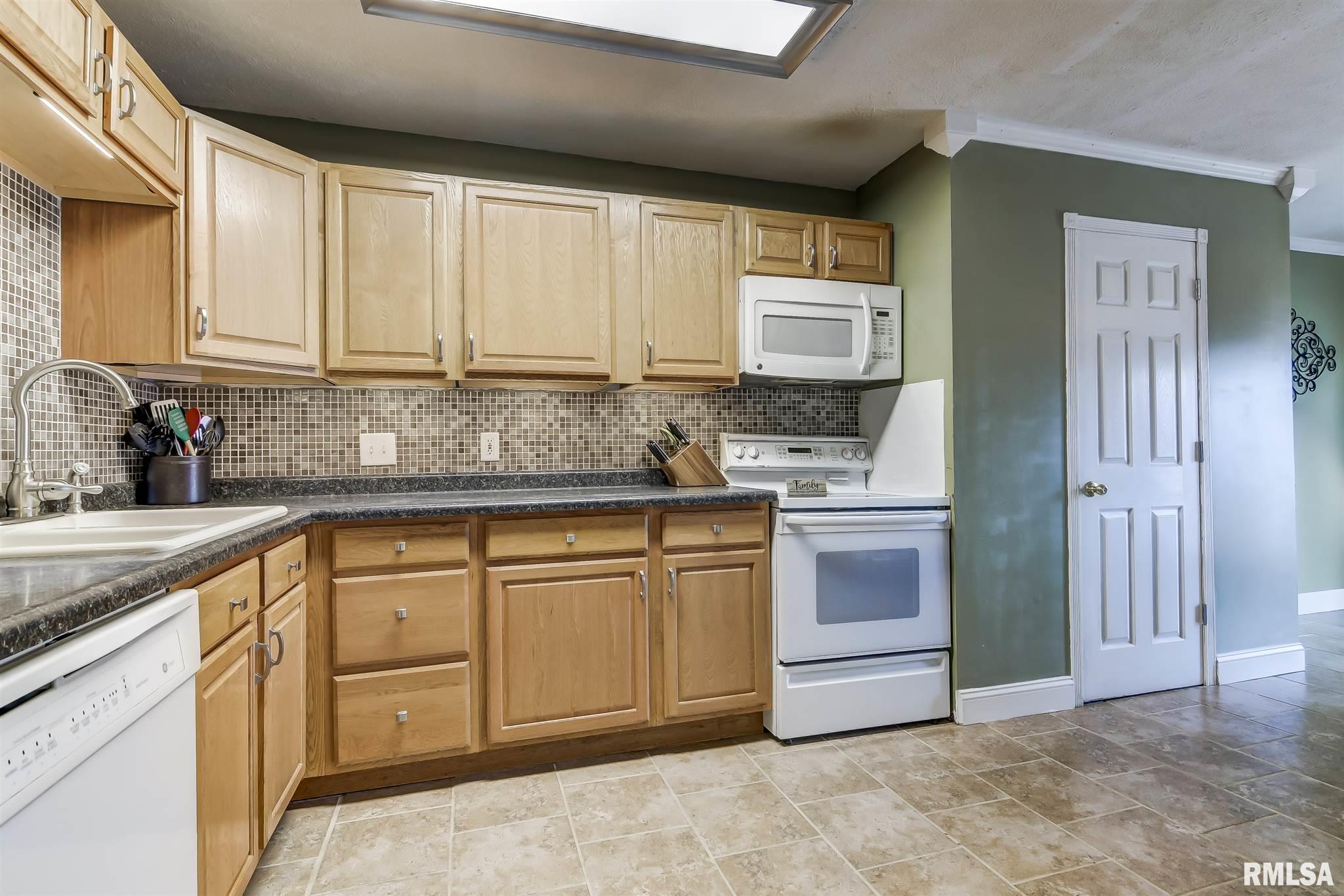 98 Crusaders Road Springfield, IL 62704 - Photo 7 of 24