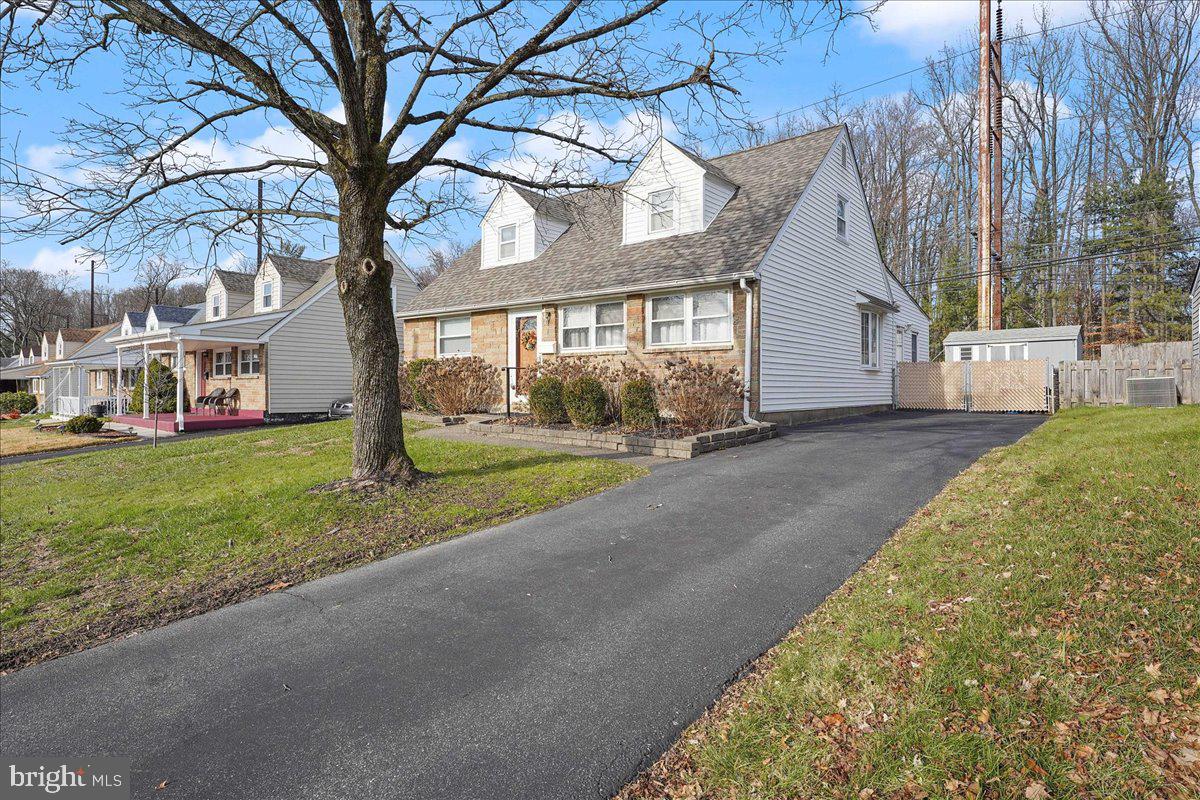 2455 Secane Road Secane, PA 19018 - Photo 4 of 42 Gallery Image 4