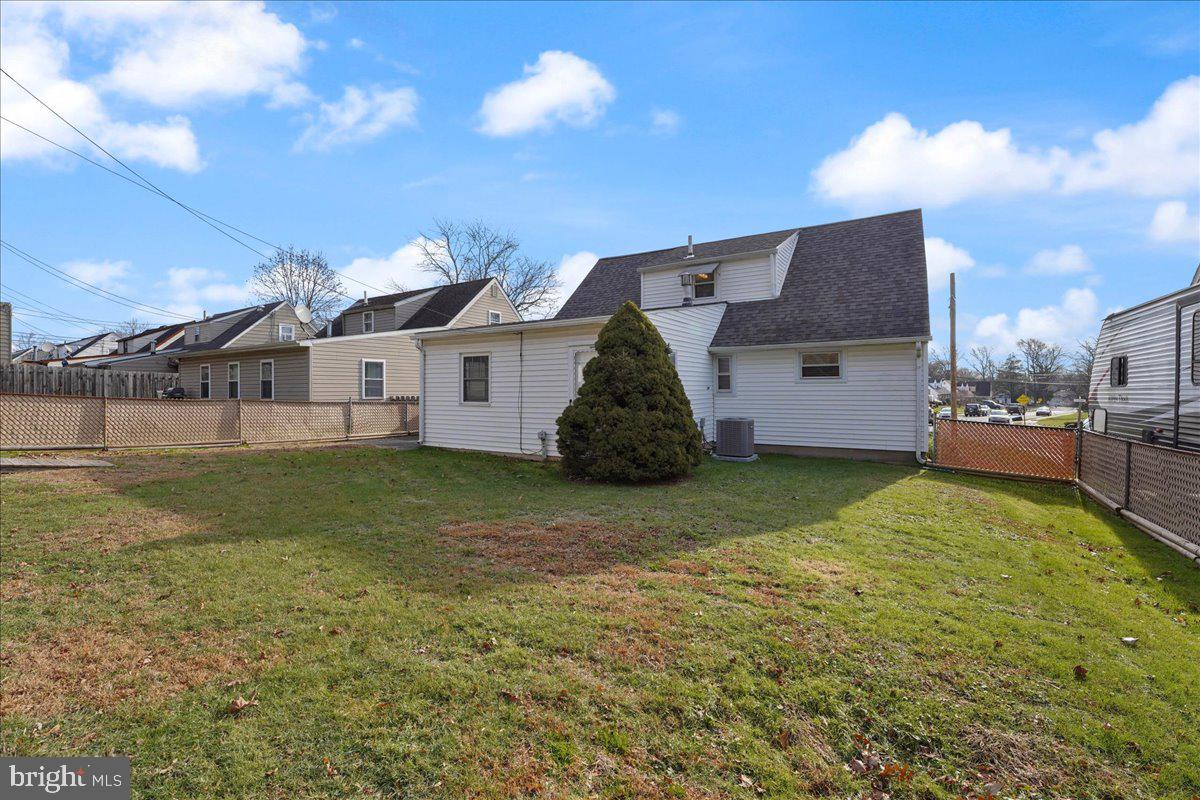 2455 Secane Road Secane, PA 19018 - Photo 6 of 42 Gallery Image 6