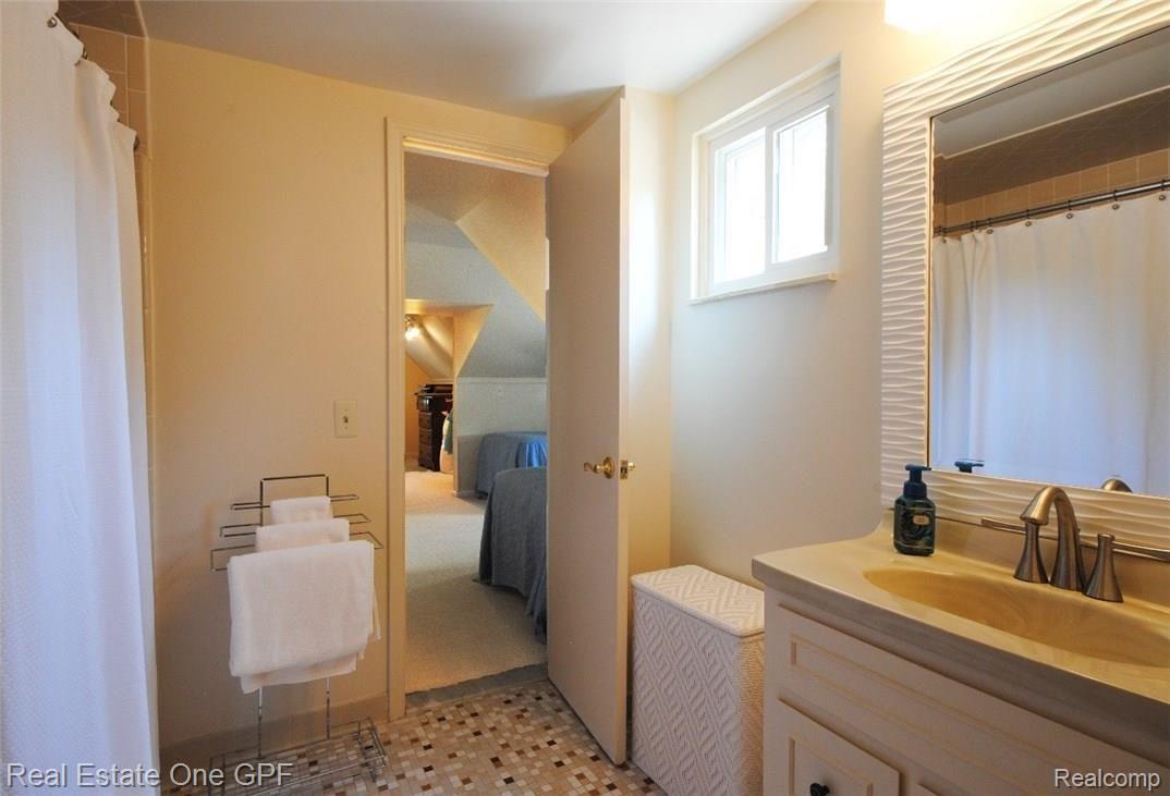 1325 Roslyn Road Grosse Pointe, MI 48236 - Photo 20 of 33 DSC_3772.jpg
