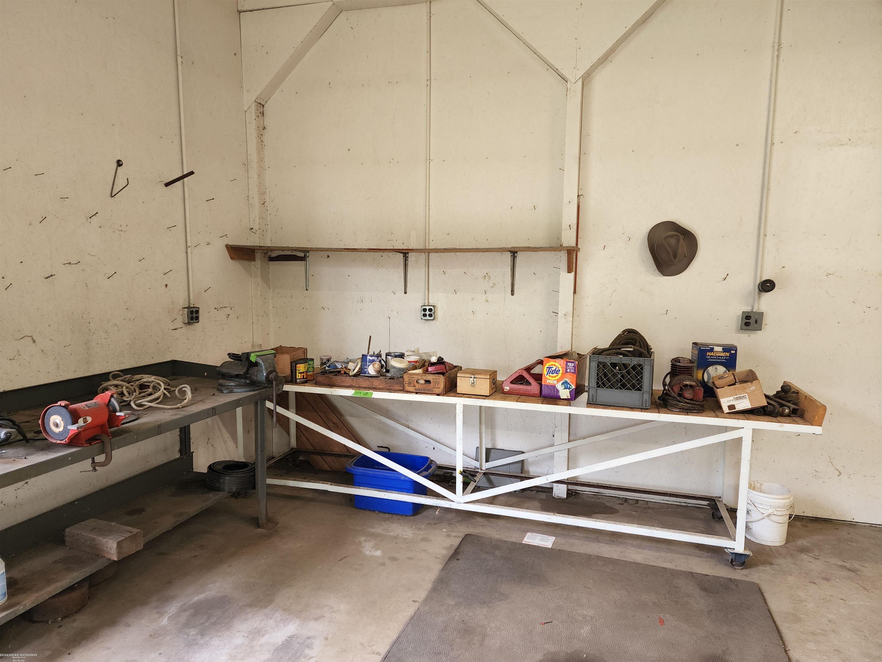 67920 Romeo Plank Road Ray, MI 48096 - Photo 26 of 65 50086727-25.JPG