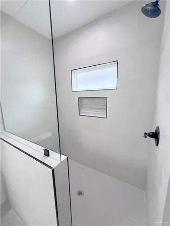 a view of a livingroom with furniture and a ceiling fan