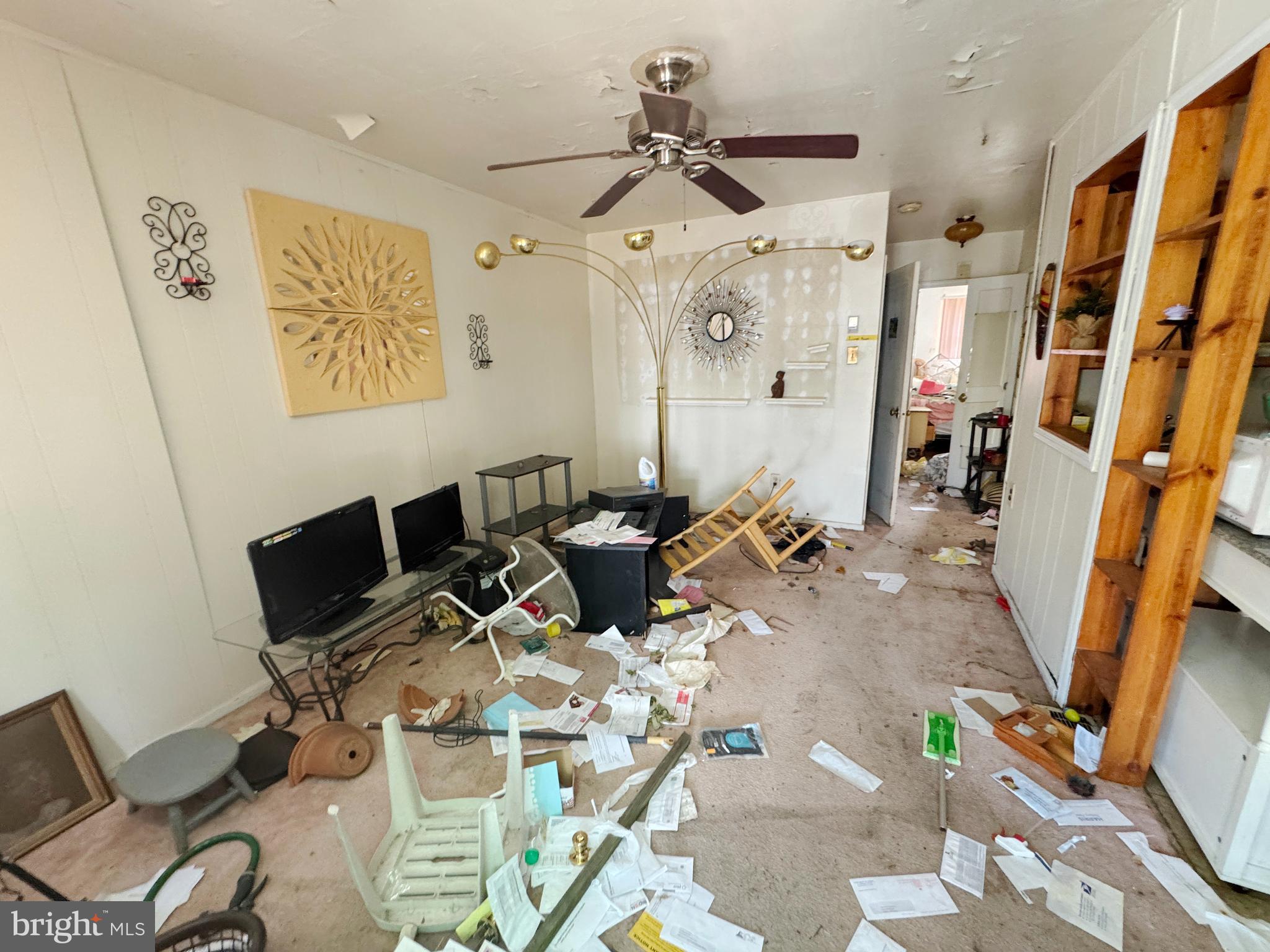 914 Burnside Road Sharon Hill, PA 19079 - Photo 6 of 13 a living room with patio furniture