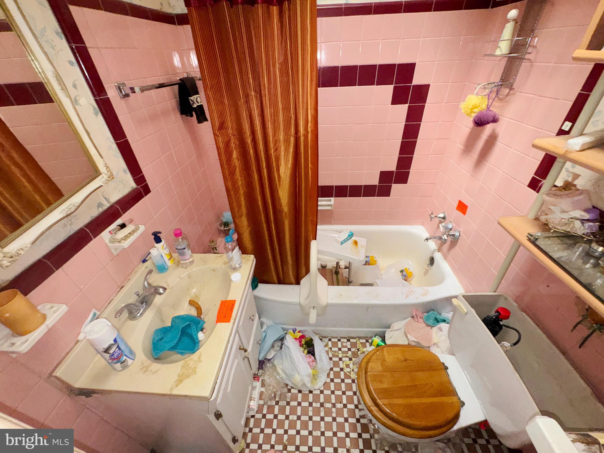 914 Burnside Road Sharon Hill, PA 19079 - Photo 10 of 13 a bathroom with a sink toilet and tub