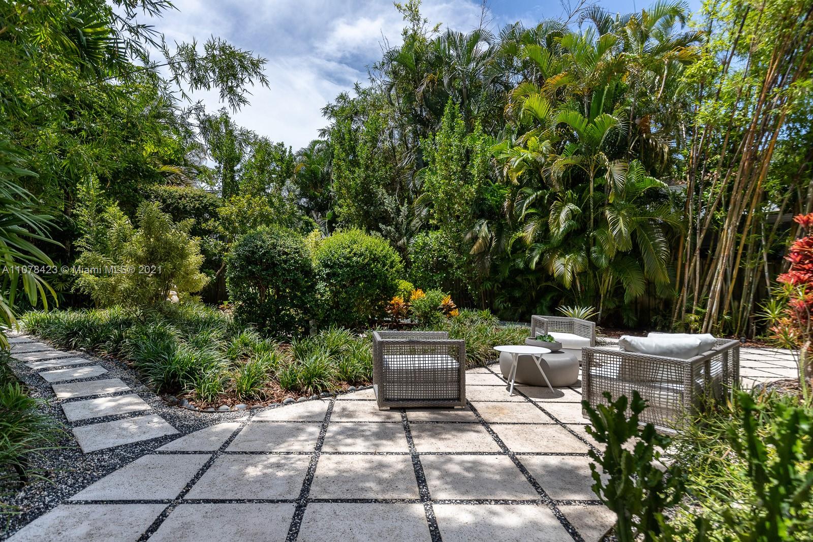 1812 Fairhaven Place Miami, FL 33133 - Photo 28 of 37 a view of a chairs and tables in the backyard