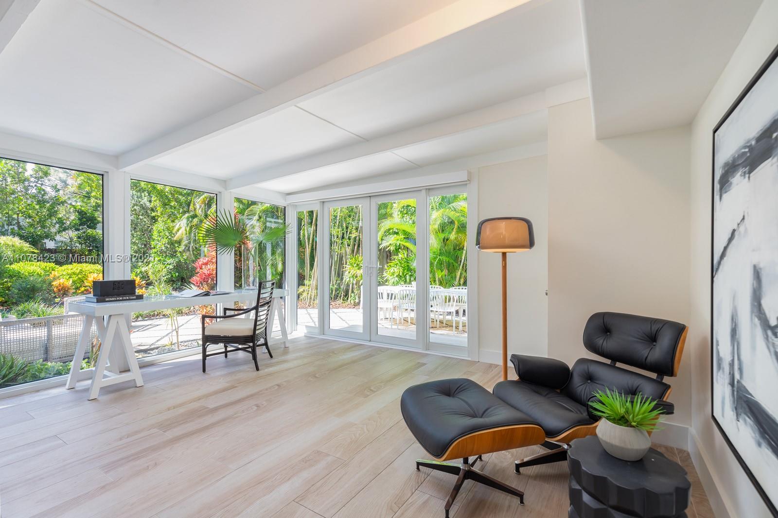 1812 Fairhaven Place Miami, FL 33133 - Photo 4 of 37 a living room with furniture and a window