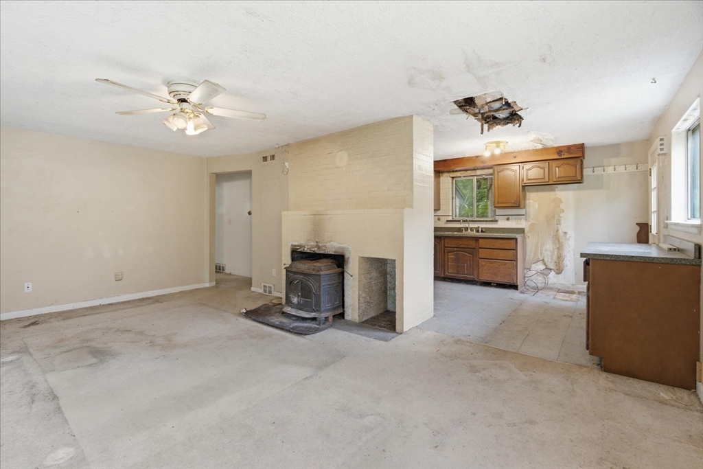 40 Maple Street Holliston, MA 01746 - Photo 7 of 22