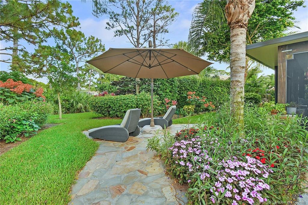 2109 Southeast Talbot Place Stuart, FL 34997 - Photo 40 of 59 Seating area on the pathway to side patio