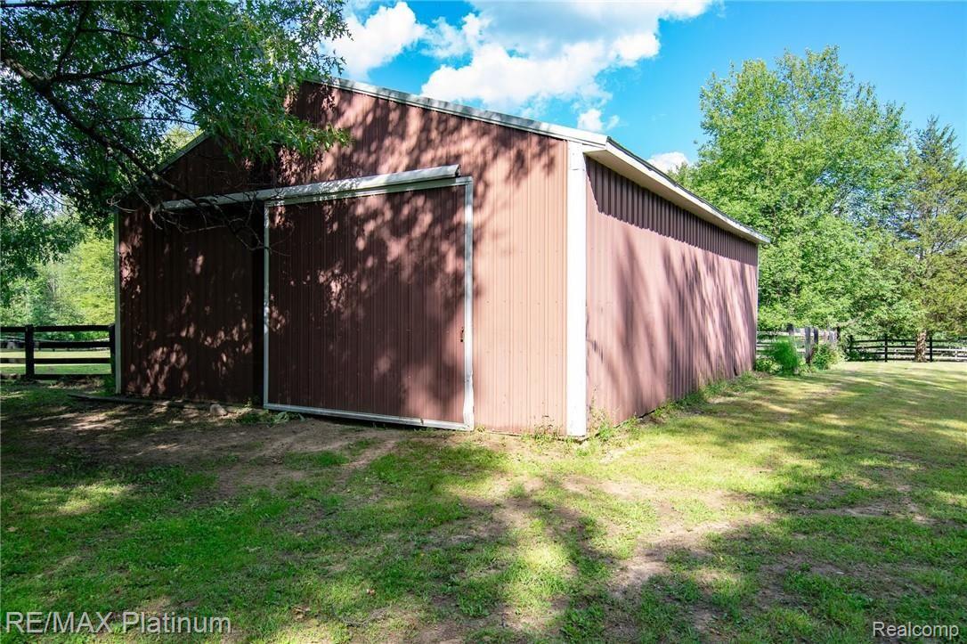 12214 Foley Road Fenton, MI 48430 - Photo 39 of 40 large barn outside close up.jpg