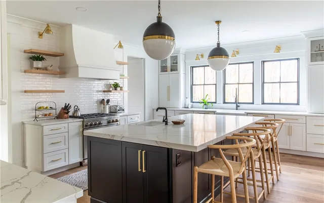 $2,179,000 | 4 Amore Lane, East Greenwich, RI 02818