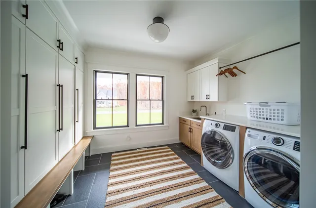 $2,179,000 | 4 Amore Lane, East Greenwich, RI 02818