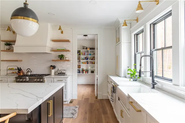 $2,179,000 | 4 Amore Lane, East Greenwich, RI 02818