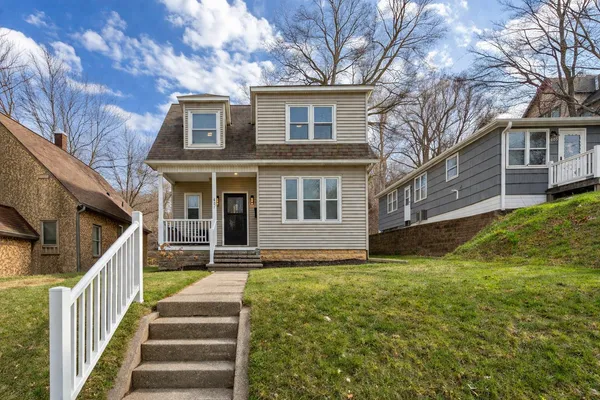 $249,900 | 407 East Pleasant Street, Mankato, MN 56001