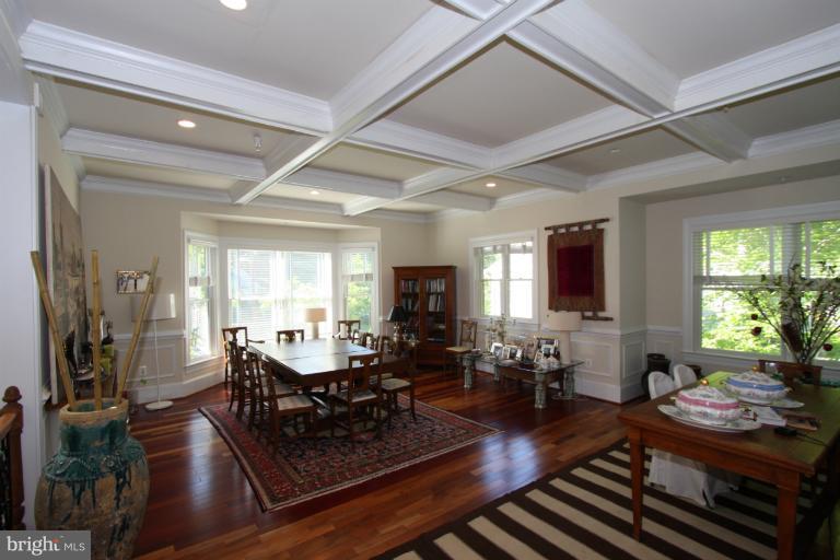 8505 Howell Road Bethesda, MD 20817 - Photo 14 of 30 Living Room