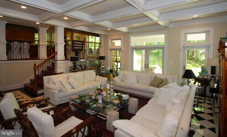 8505 Howell Road Bethesda, MD 20817 - Photo 16 of 30 Living Room