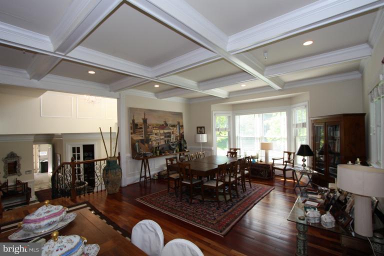 8505 Howell Road Bethesda, MD 20817 - Photo 26 of 30 Living Room