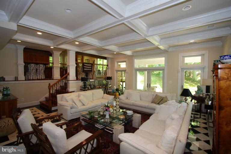 8505 Howell Road Bethesda, MD 20817 - Photo 28 of 30 Living Room