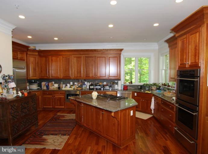 8505 Howell Road Bethesda, MD 20817 - Photo 9 of 30 Kitchen