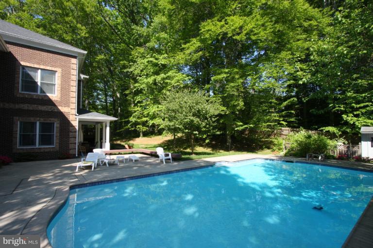 8505 Howell Road Bethesda, MD 20817 - Photo 10 of 30 Exterior (Rear)